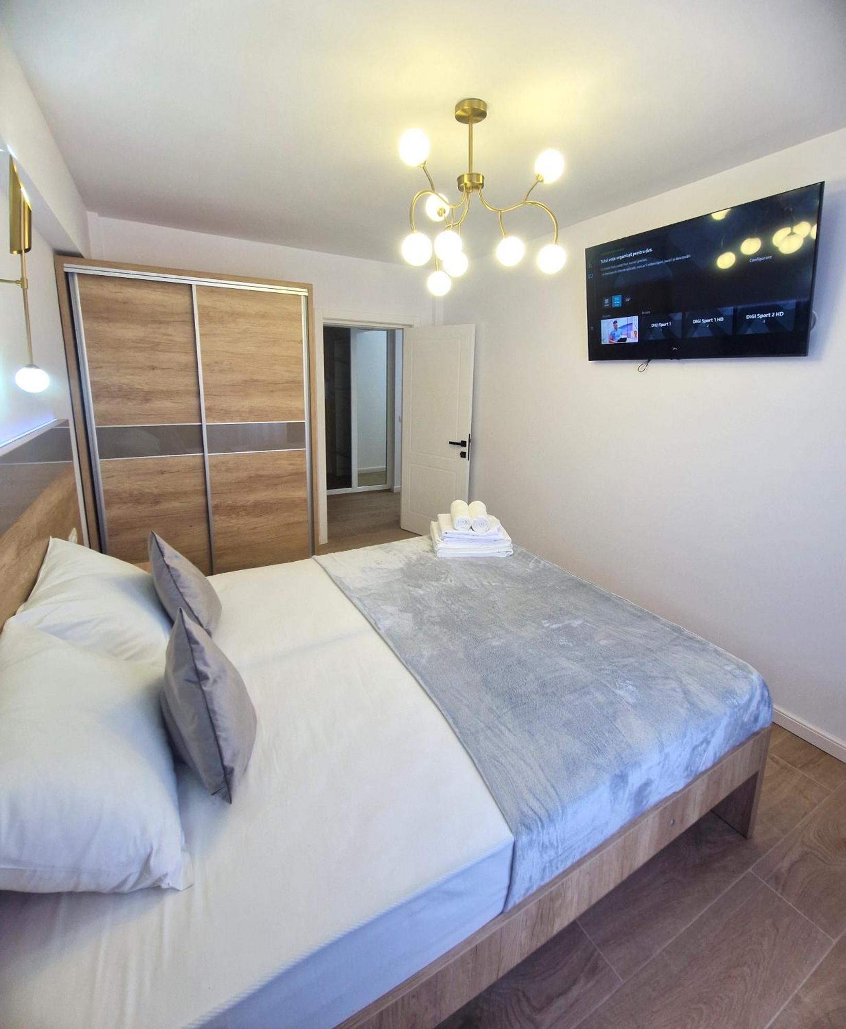 Ultracentral Luxury Apartament Curtea De Arges Exterior photo